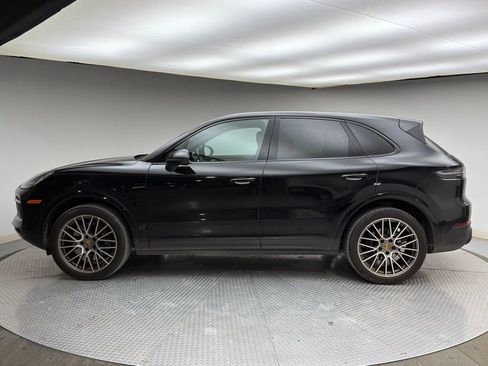 Used 2023 Porsche Cayenne image 2