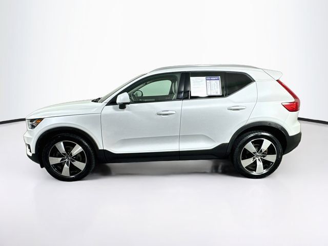 Used 2021 Volvo XC40 T5 Momentum w/ Protection Package Premier AWD/4WD image 5