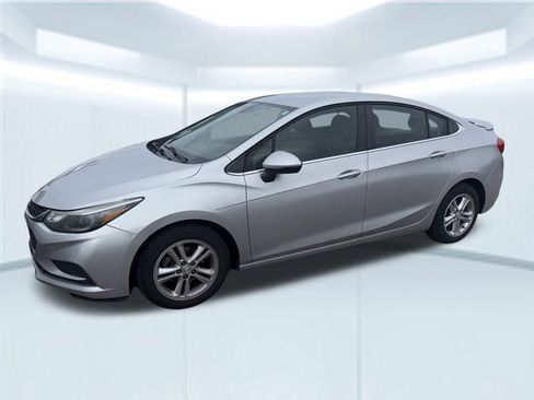 Used 2017 Chevrolet Cruze LT image 6