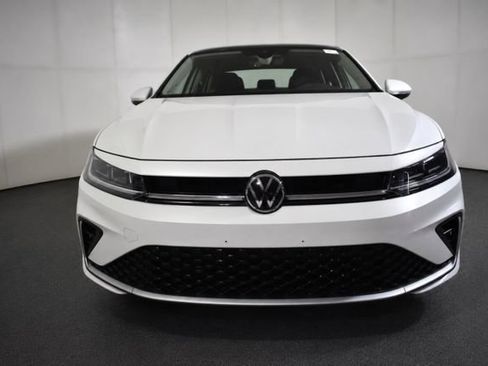 Used 2025 Volkswagen Jetta SEL FWD image 2