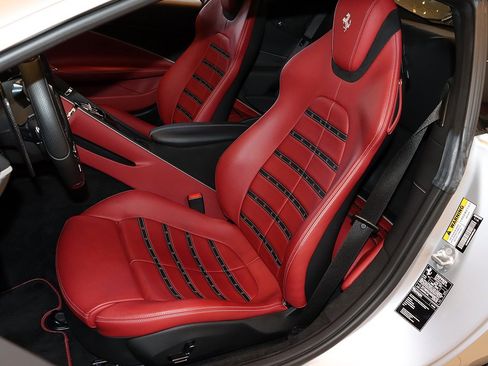 Certified 2021 Ferrari Roma image 5