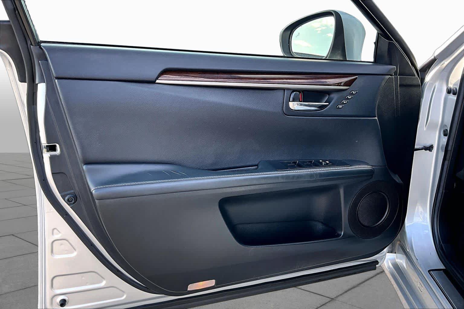 Used 2014 Lexus ES 350 w/ Luxury Package FWD image 22