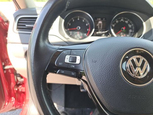 Used 2018 Volkswagen Jetta SE FWD image 16