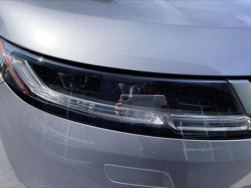 Used 2025 Land Rover Range Rover Sport image 28