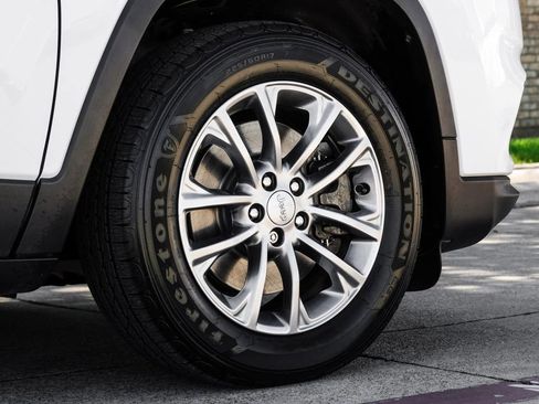 Used 2021 Jeep Cherokee Latitude Lux w/ Comfort/Convenience Group image 69