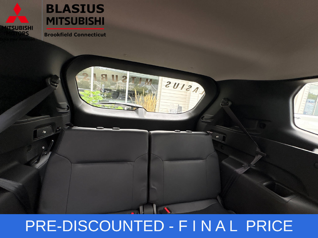 Used 2025 Mitsubishi Outlander AWD image 47