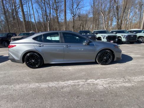 Used 2025 Toyota Camry SE image 9