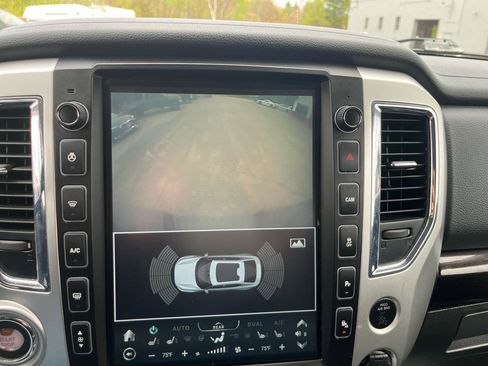 Used 2017 Nissan Titan SV AWD/4WD image 25