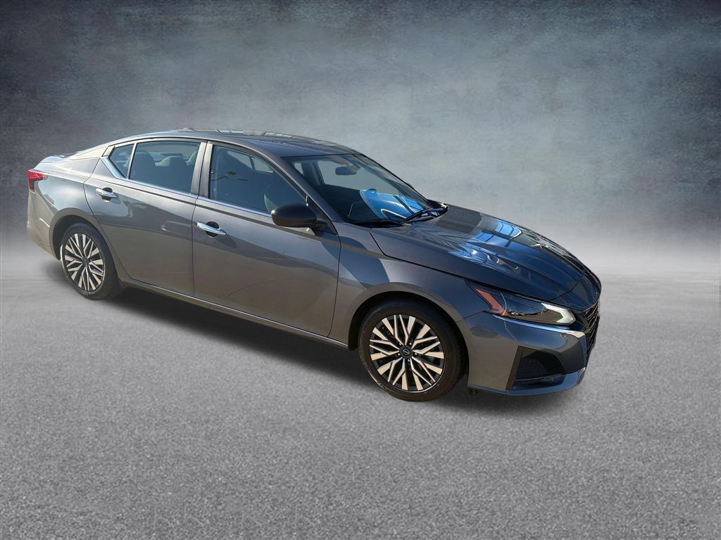 Used 2025 Nissan Altima 2.5 SV FWD image 7