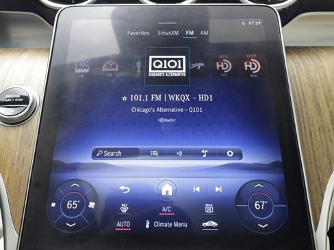 Used 2024 Mercedes-Benz GLC 300 4MATIC image 9