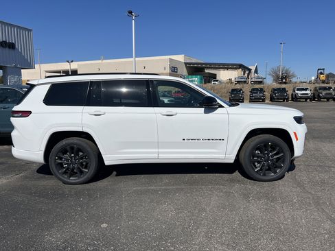 New 2026 Jeep Grand Cherokee L Limited AWD/4WD image 5