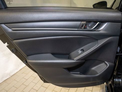Used 2020 Honda Accord EX image 9