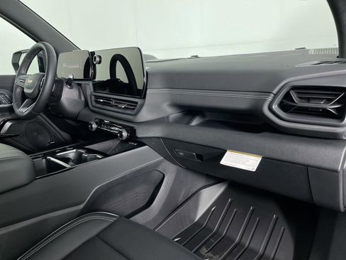 New 2025 Chevrolet Silverado EV LT image 30