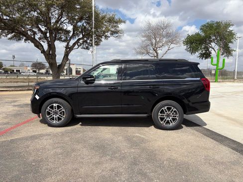 New 2026 Ford Expedition Active RWD image 2
