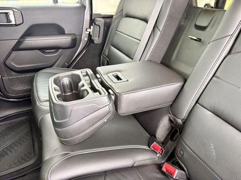 Used 2018 Jeep Wrangler Unlimited Sahara AWD/4WD image 35