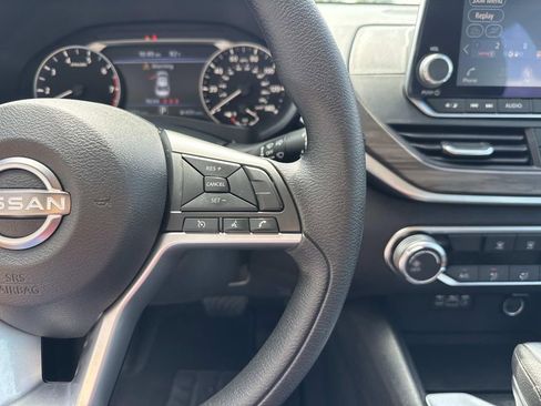 Used 2025 Nissan Altima 2.5 SV FWD image 24
