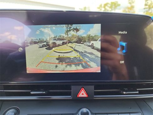 New 2025 Hyundai Elantra SEL image 18