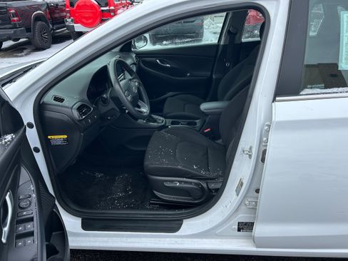 Used 2019 Hyundai Elantra GT image 6