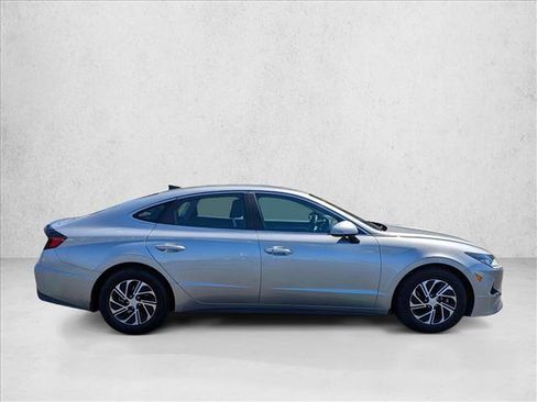Used 2020 Hyundai Sonata Blue w/ Winter Weather Package FWD image 4