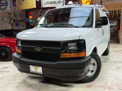 Used 2017 Chevrolet Express 2500 RWD image 1