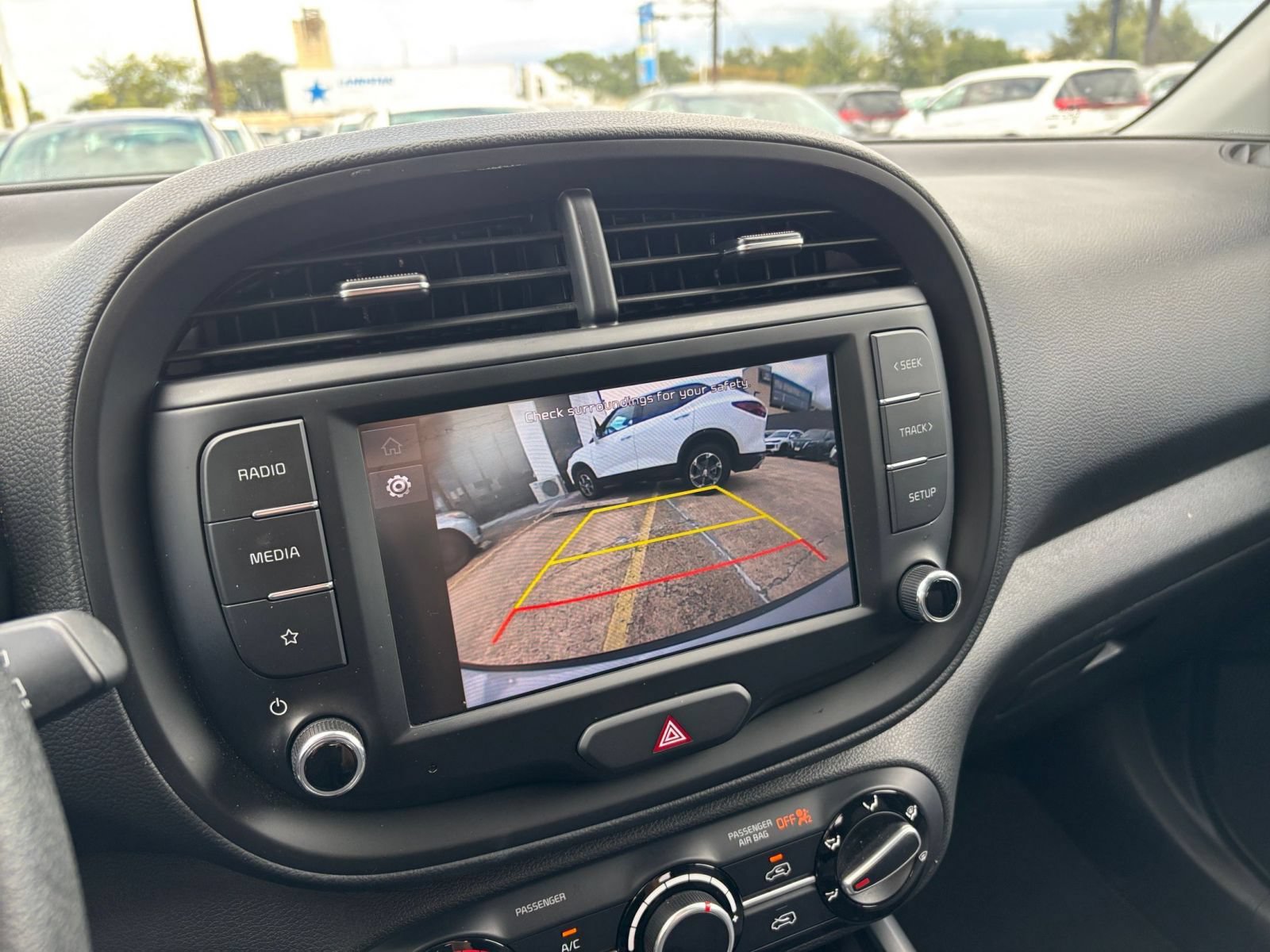 Used 2025 Kia Soul LX w/ LX Technology Package FWD image 21