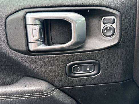 Used 2021 Jeep Wrangler Unlimited Sahara w/ Cold Weather Group AWD/4WD image 16