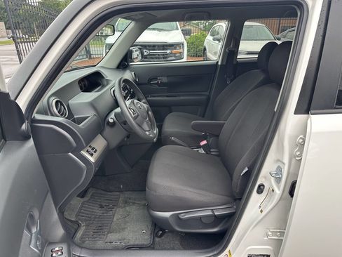 Used 2008 Scion xB FWD image 11