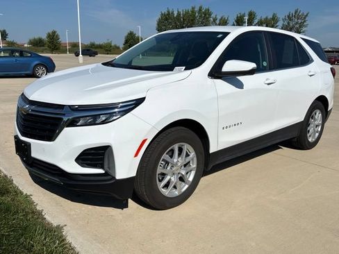 Used 2024 Chevrolet Equinox LT FWD image 2