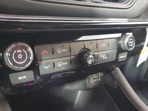 New 2026 Jeep Compass Latitude AWD/4WD image 20