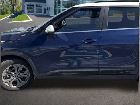 Used 2024 Kia Seltos S FWD image 3