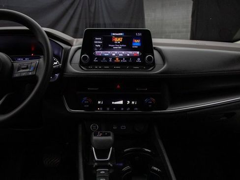 Used 2023 Nissan Rogue SV image 23