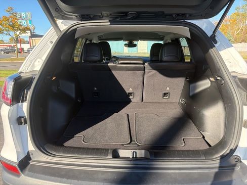 Used 2019 Jeep Cherokee Limited image 29