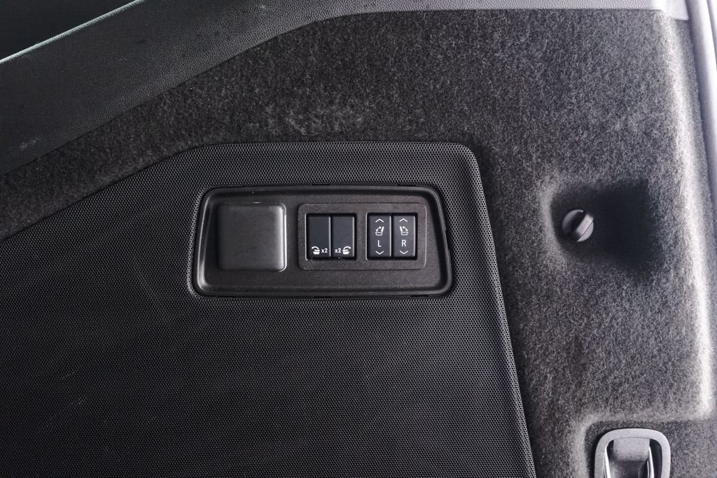 Used 2025 Cadillac Escalade ESV Sport Platinum AWD/4WD image 47