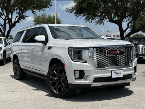 Used 2023 GMC Yukon XL Denali w/ Max Trailering Package AWD/4WD image 2