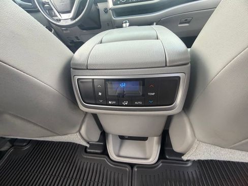 Used 2016 Toyota Highlander XLE AWD/4WD image 36