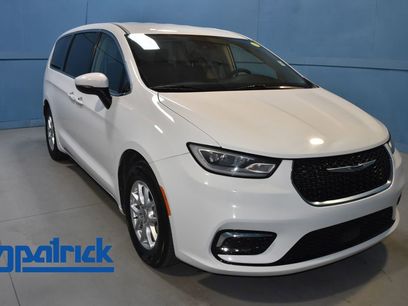 Used 2023 Chrysler Pacifica Touring-L