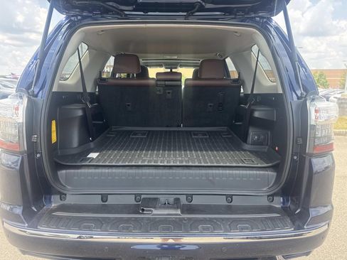 Used 2018 Toyota 4Runner Limited AWD/4WD image 10
