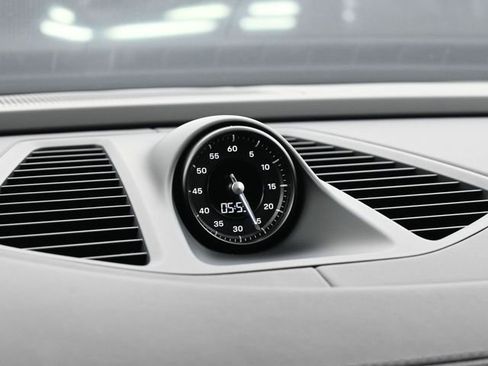 Certified 2025 Porsche Macan Electric RWD image 10