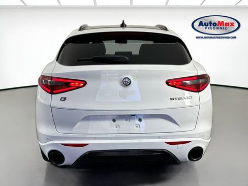 Used 2023 Alfa Romeo Stelvio Veloce AWD/4WD image 8
