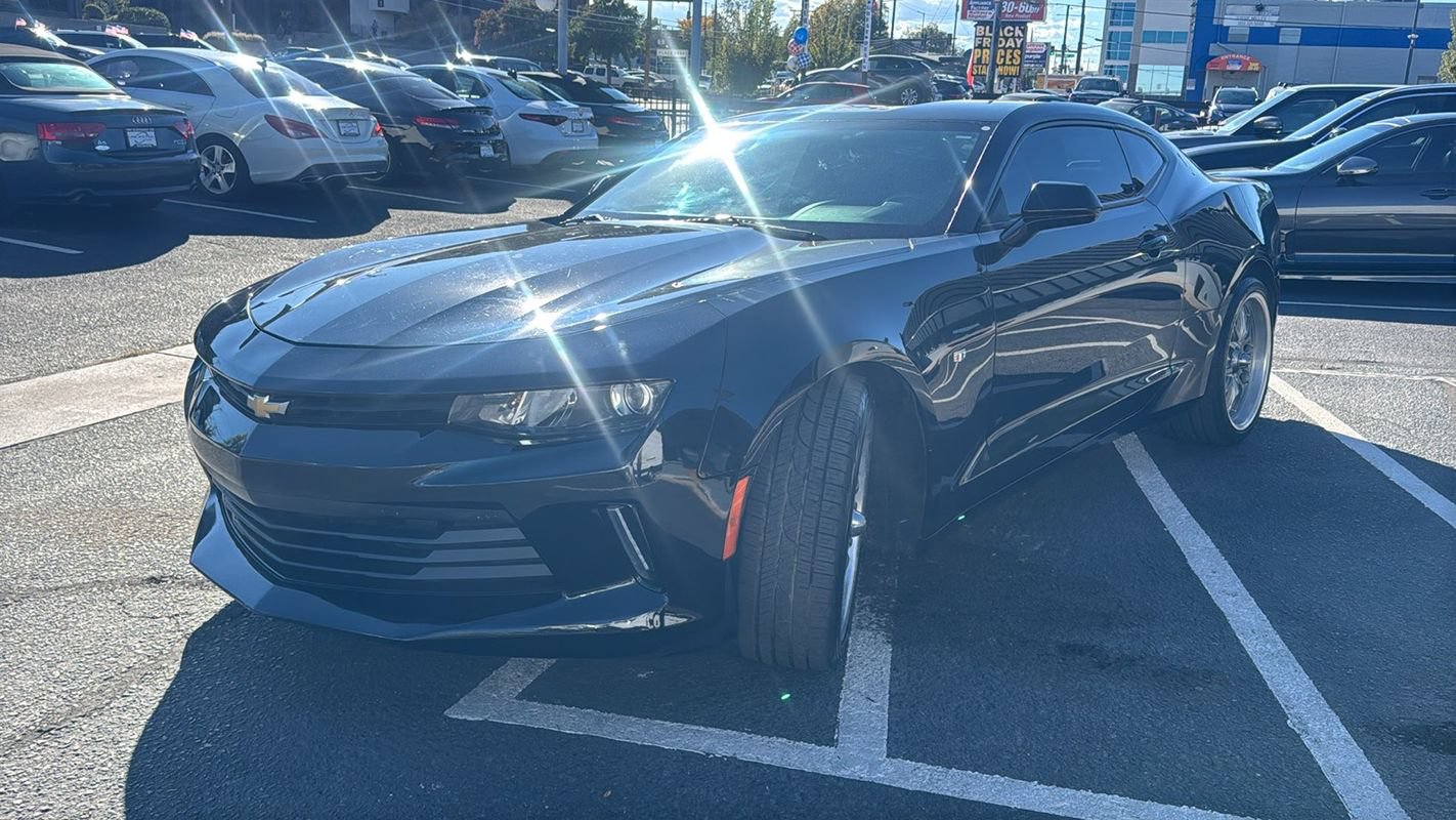 Used 2016 Chevrolet Camaro LT RWD image 7