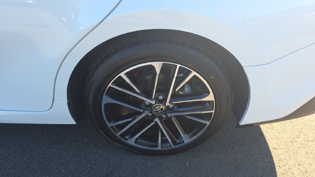 Used 2025 Toyota Camry XLE w/ Premium Package AWD/4WD image 9