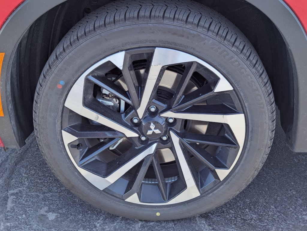 Used 2025 Mitsubishi Outlander 4WD Plug-In Hybrid image 15