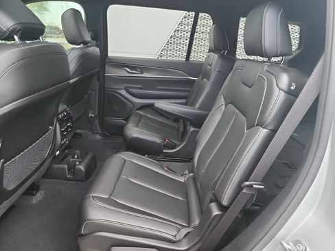 Used 2025 Jeep Grand Cherokee L Limited w/ Black Appearance Package AWD/4WD image 9