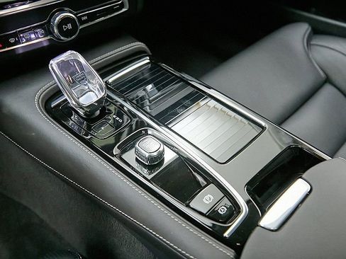 Certified 2024 Volvo S90 T8 Ultimate image 17