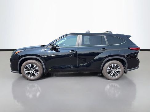 Used 2023 Toyota Highlander XLE AWD/4WD image 4