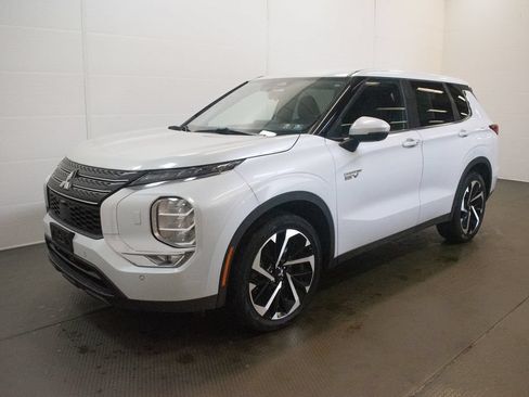 Used 2024 Mitsubishi Outlander 4WD Plug-In Hybrid image 8