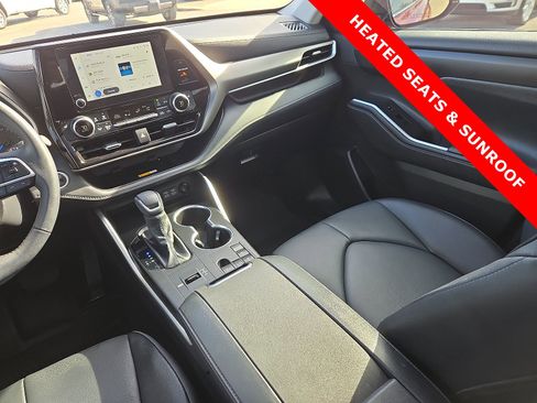 Used 2024 Toyota Highlander XLE image 13