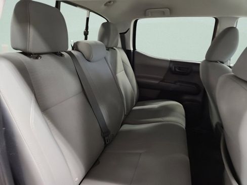 Used 2019 Toyota Tacoma SR image 18