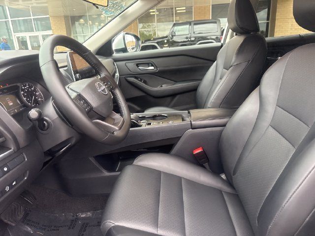 Used 2025 Nissan Rogue SV w/ SV Premium Package FWD image 8