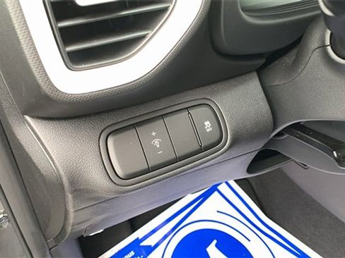 Certified 2025 Hyundai Venue Limited image 11